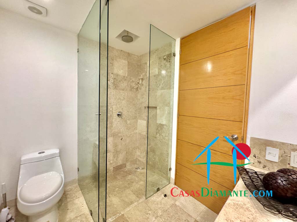 Solar Villas 1 301 - Baño completo 2